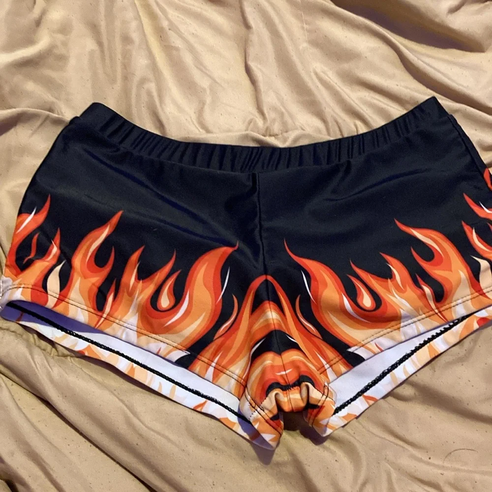 size medium - Picture 2 of 2